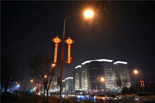 中国结已挂上十里长街沿途的路灯杆
