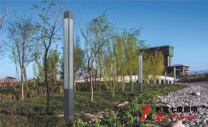(QDJGDZ-015)公园景区3米-5米LED方形景观灯柱安装效果实拍图片
