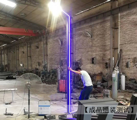 QDTYD-013-3.6米三角形现代铝型材LED庭院灯出厂前测试亮灯