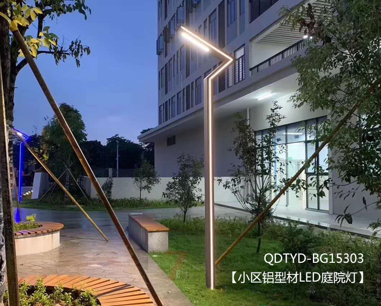 3米100W铝型材现代LED庭院灯安装效果